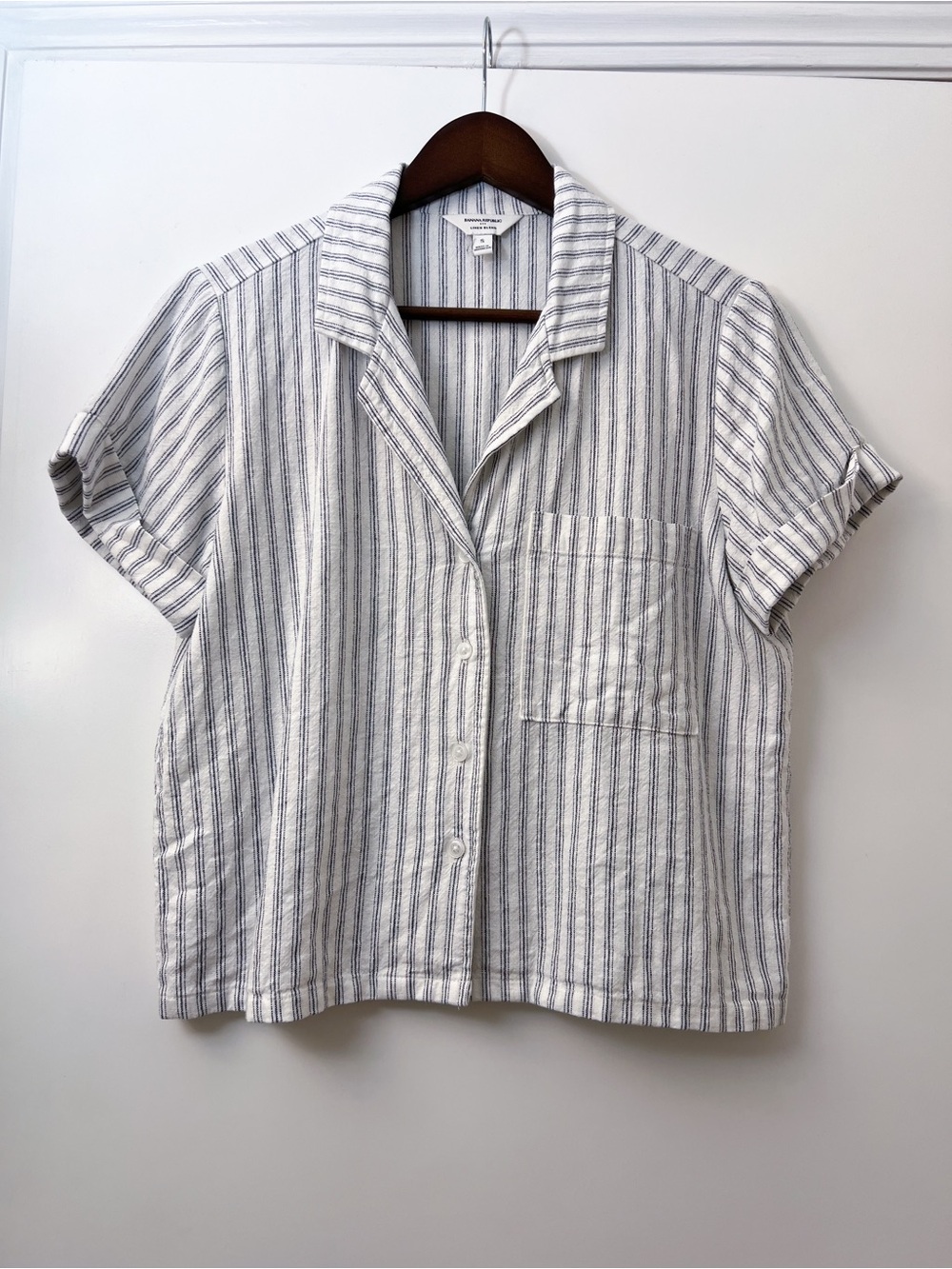 🤍 Banana Republic striped linen shirt size S